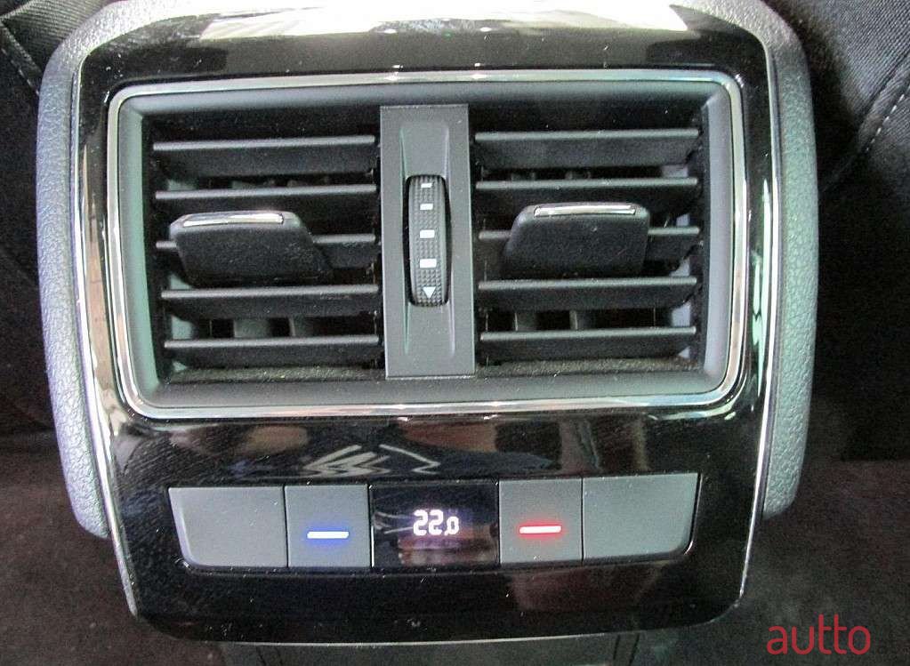 2017' Skoda Superb photo #5