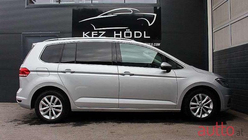 2016' Volkswagen Touran photo #1