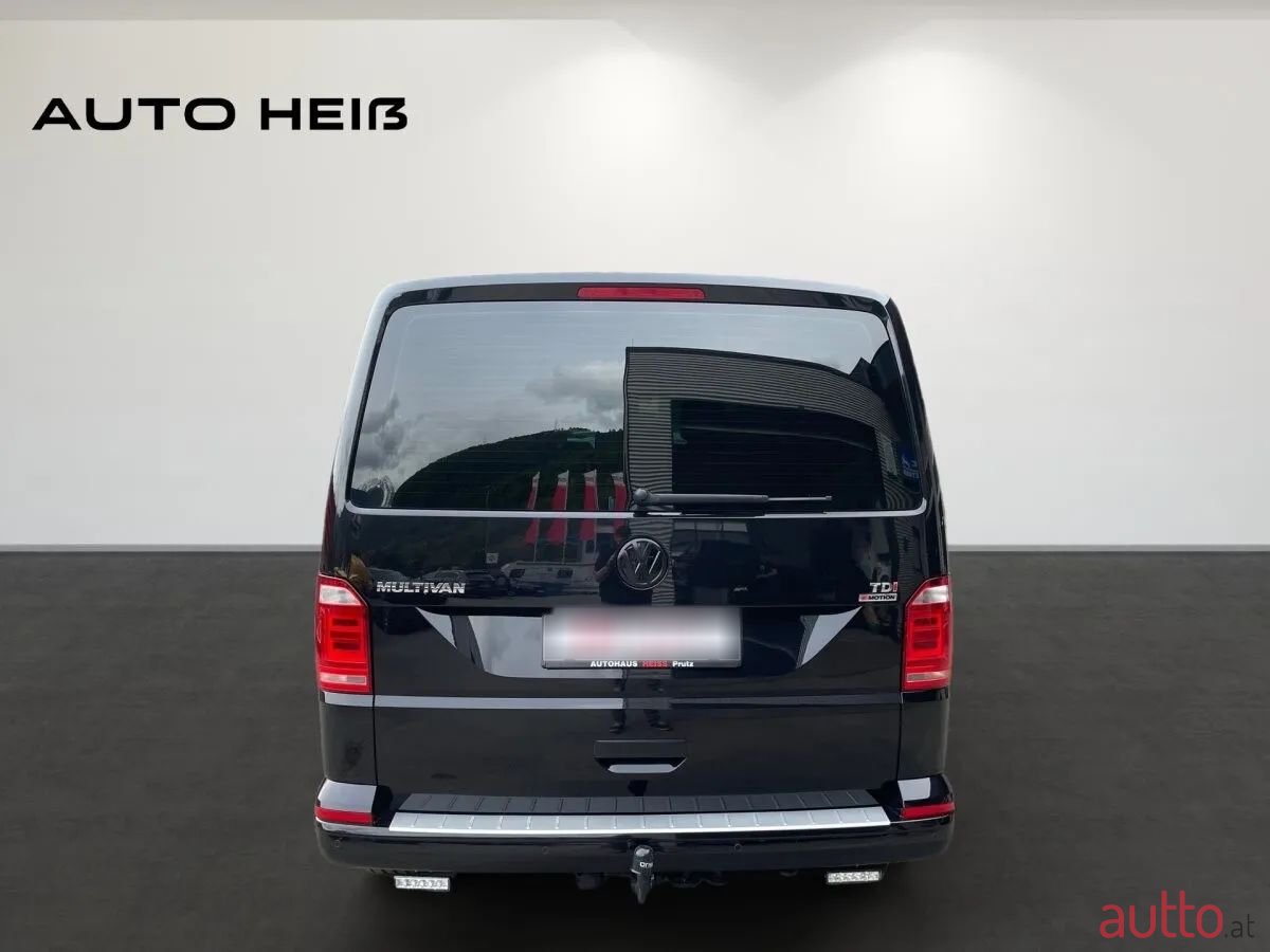 2018' Volkswagen Multivan photo #6