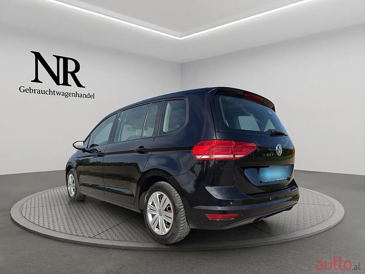 2017' Volkswagen Touran photo #4