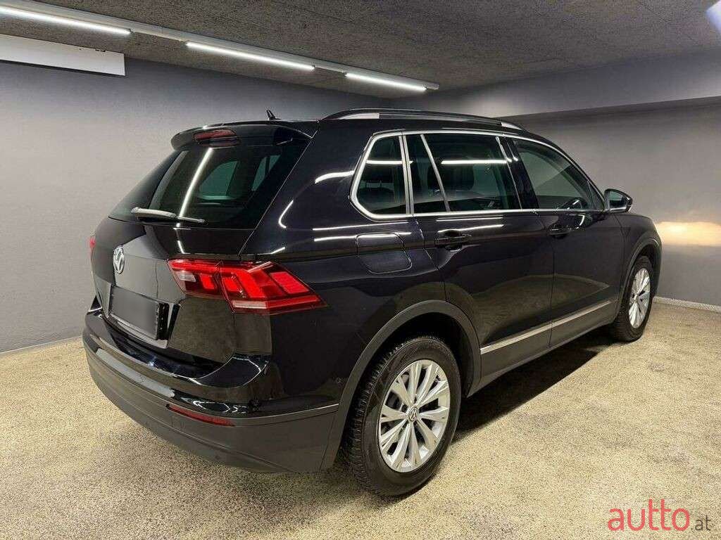 2018' Volkswagen Tiguan photo #5