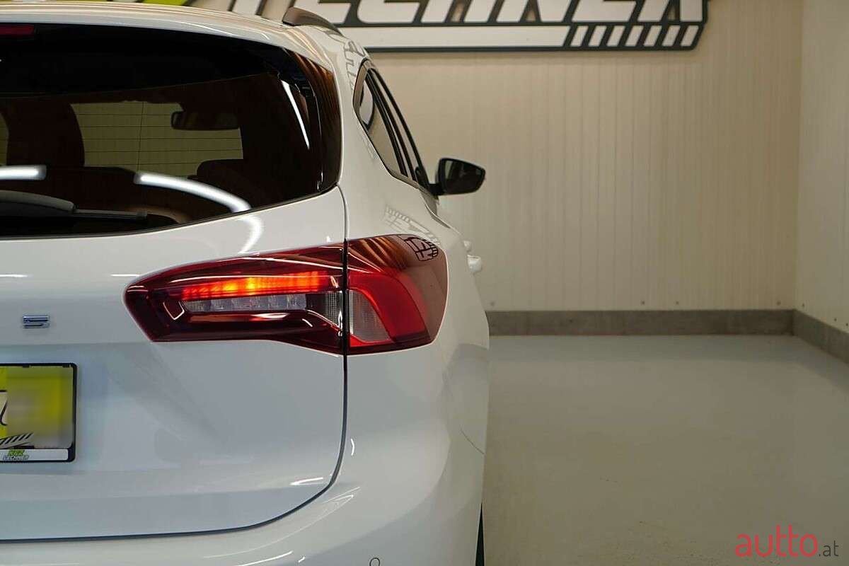 2022' Ford Focus photo #5