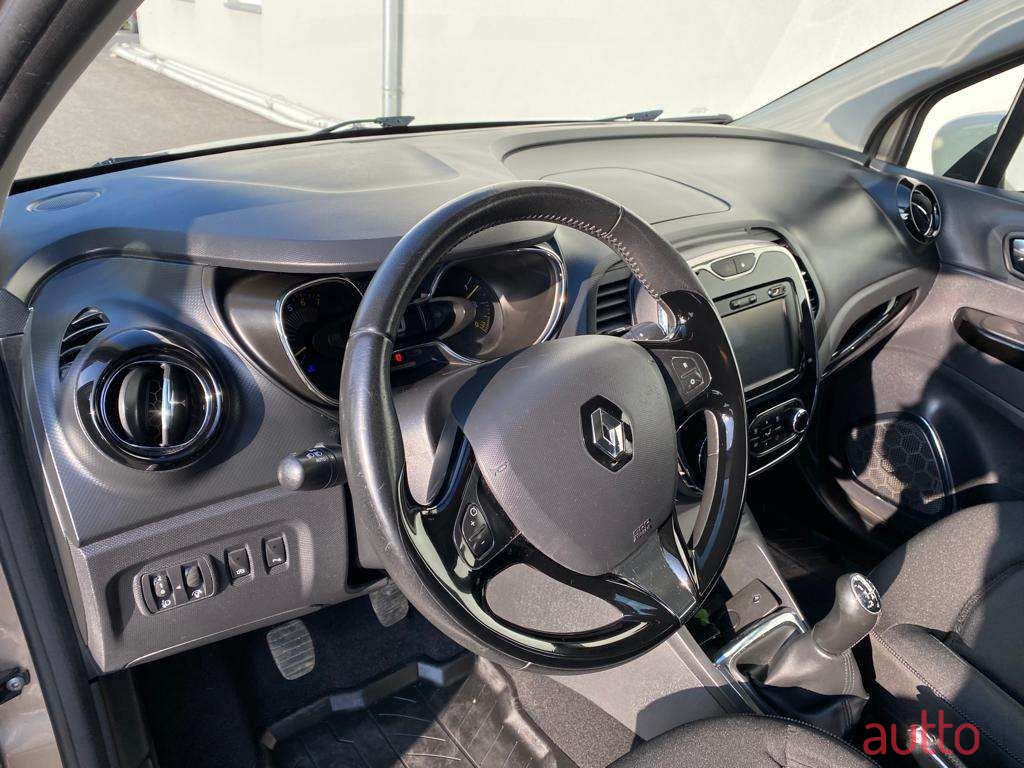 2015' Renault Captur photo #5