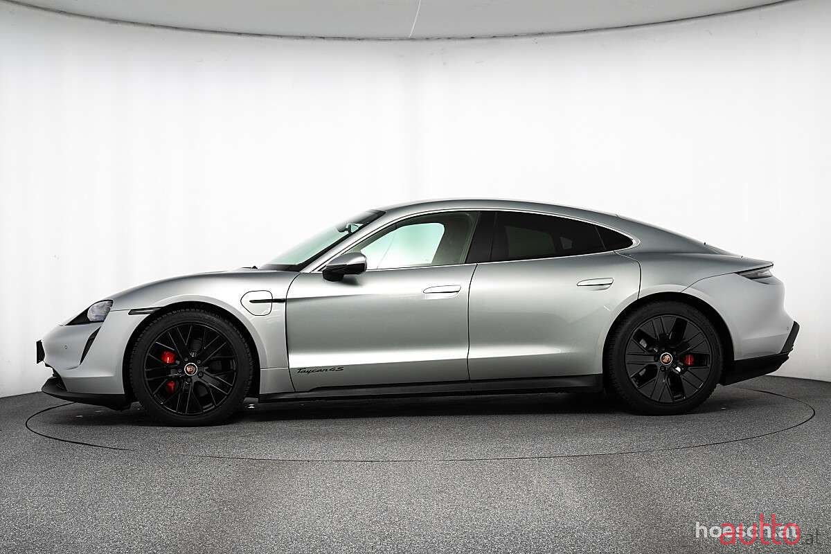 2021' Porsche Taycan photo #2