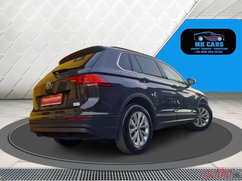 2017' Volkswagen Tiguan photo #6