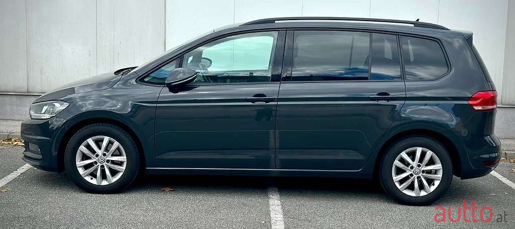 2018' Volkswagen Touran photo #3