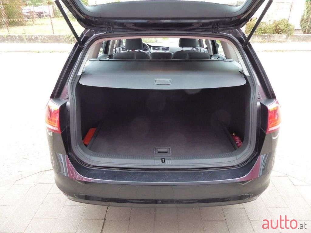 2016' Volkswagen Golf photo #4