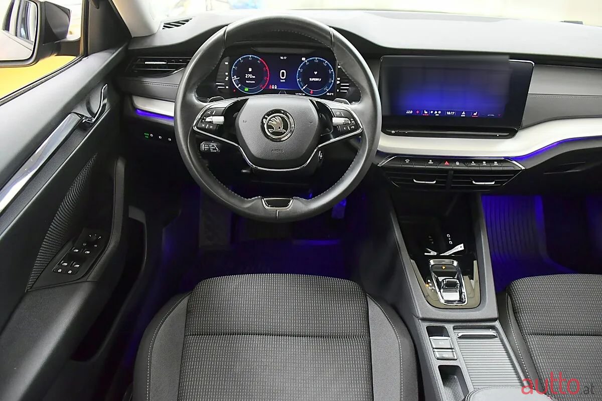 2021' Skoda Octavia photo #2