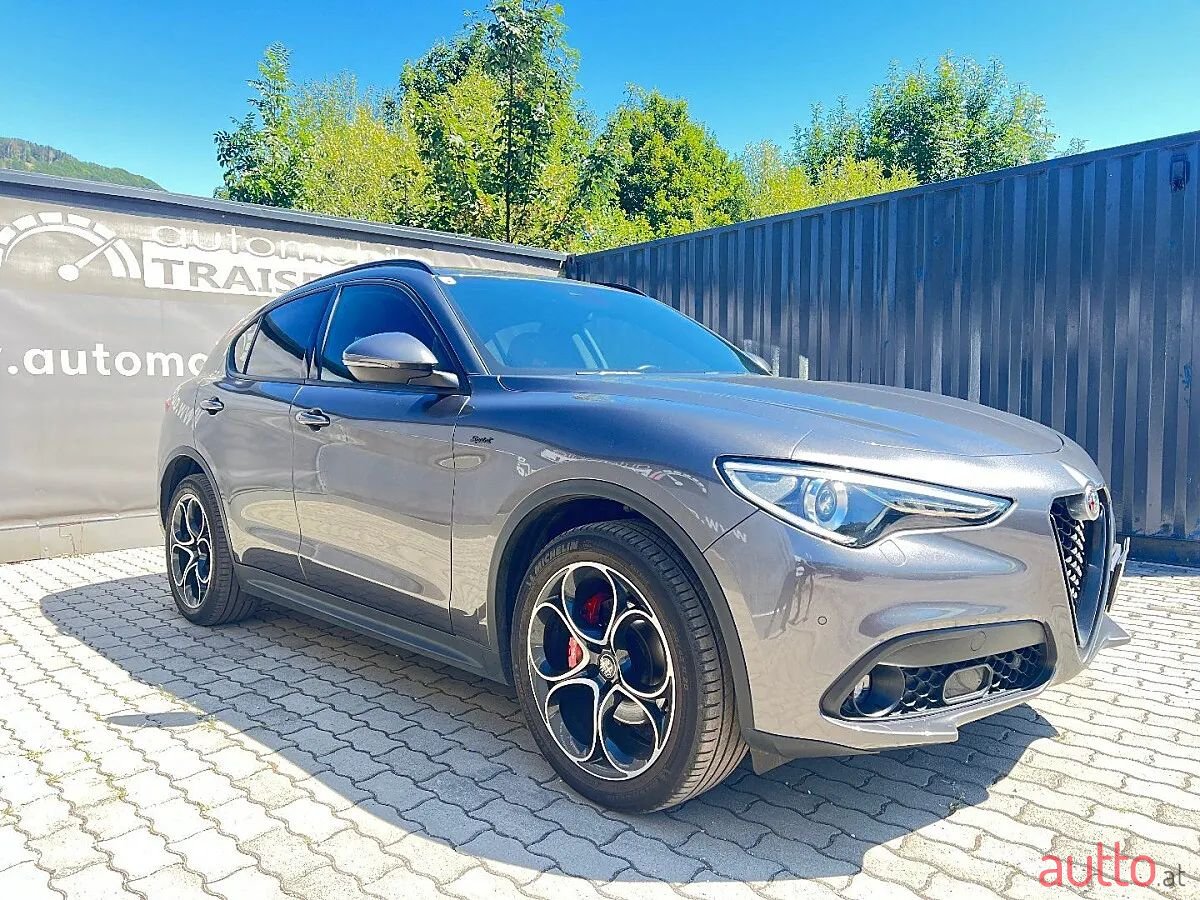 2022' Alfa Romeo Stelvio photo #3