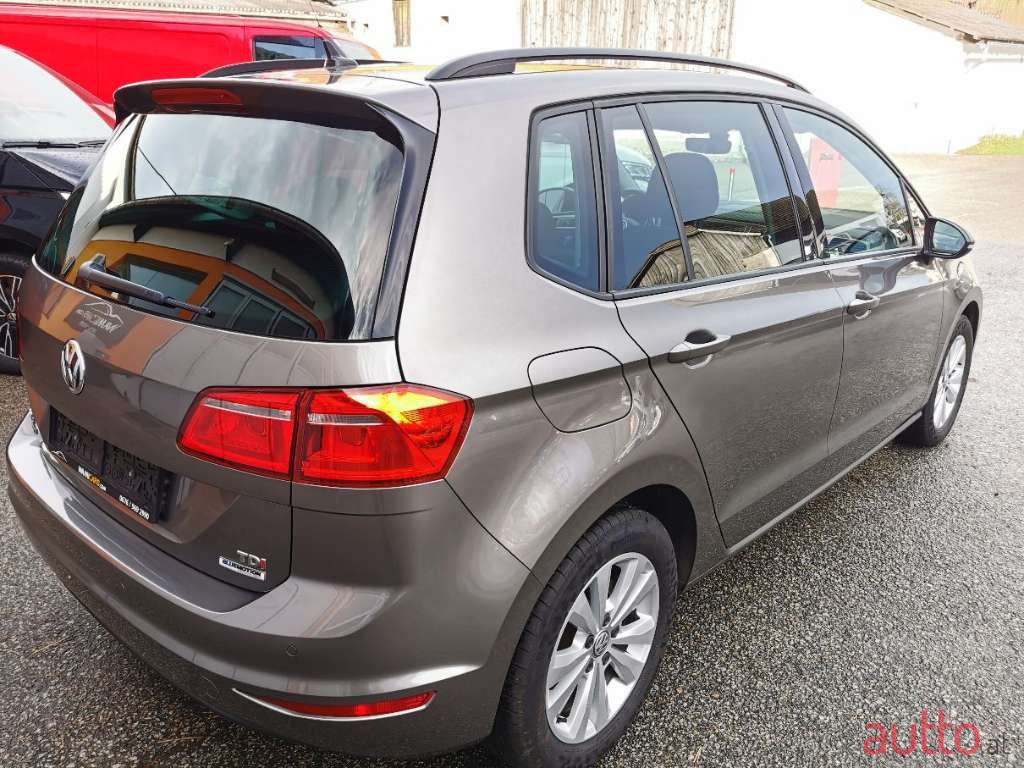 2016' Volkswagen Golf photo #3