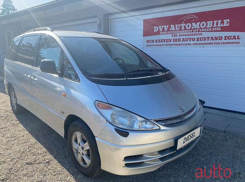 2001' Toyota Previa photo #1