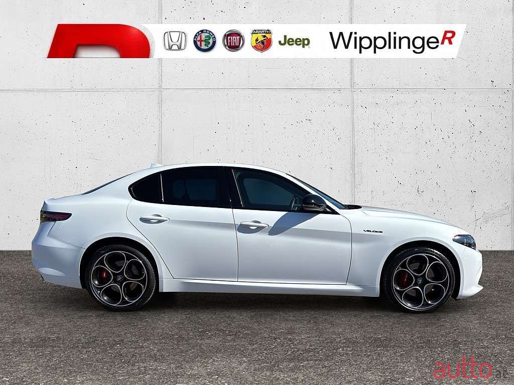 2023' Alfa Romeo Giulia photo #3