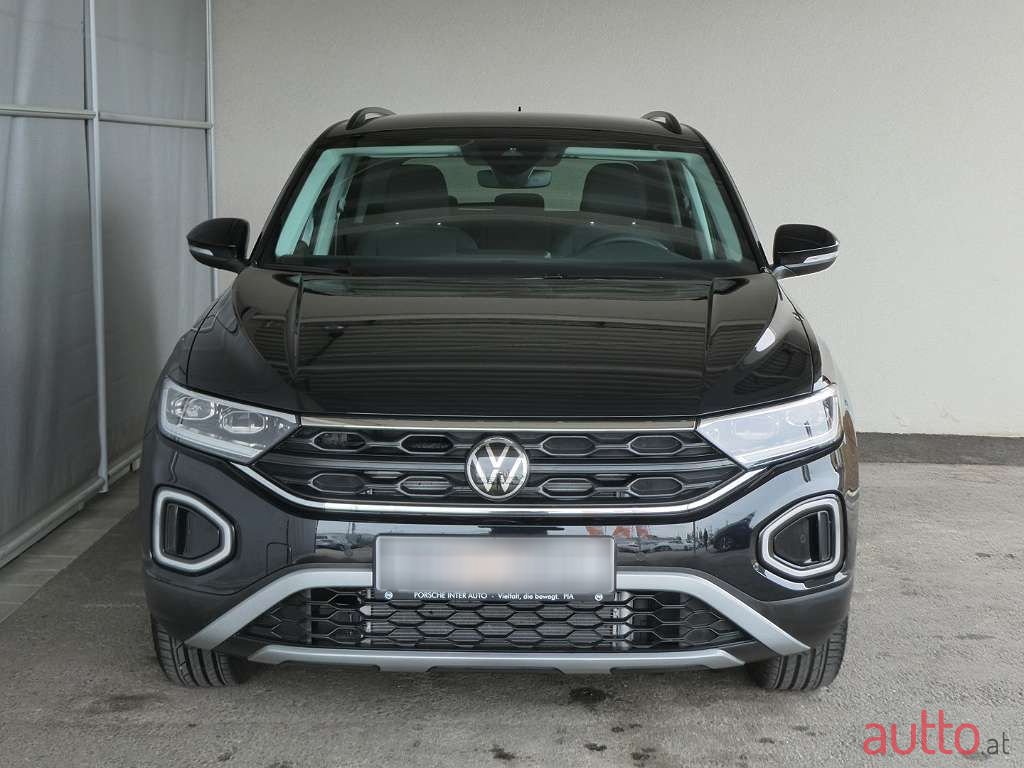 2024' Volkswagen T-Roc photo #2