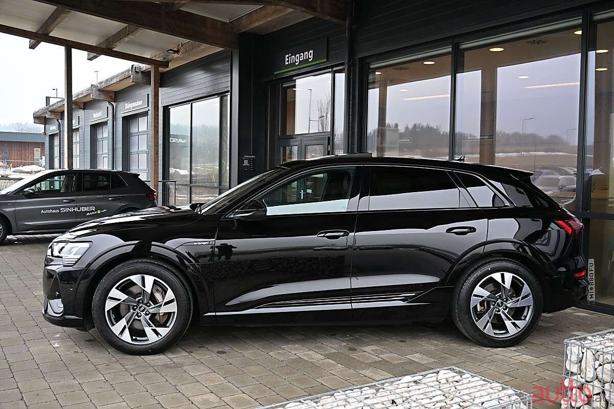2022' Audi e-tron photo #2