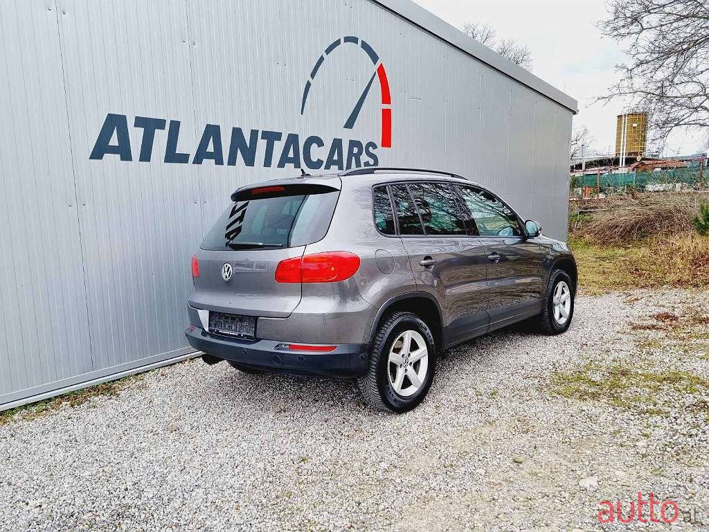 2011' Volkswagen Tiguan photo #4