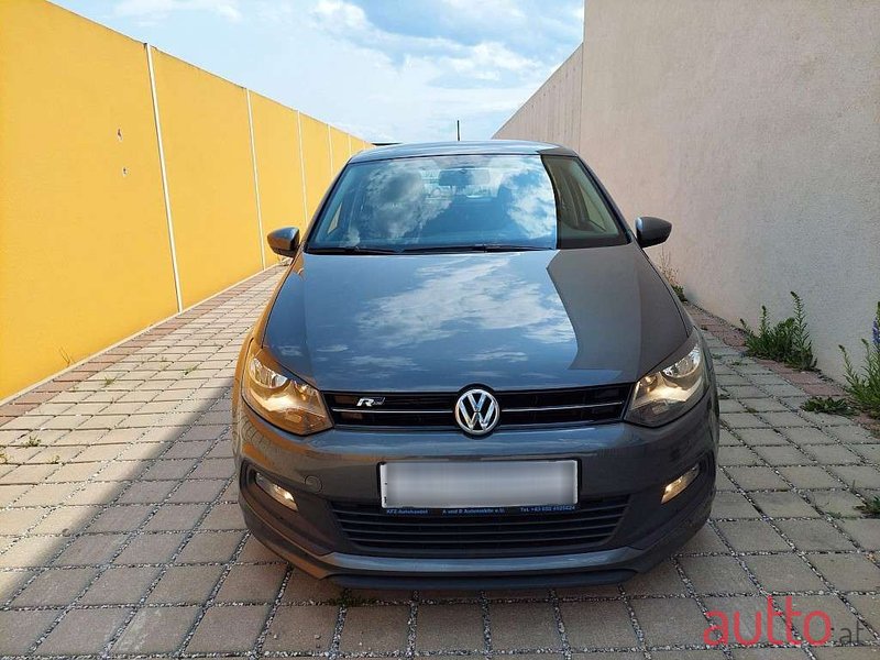2013' Volkswagen Polo photo #2