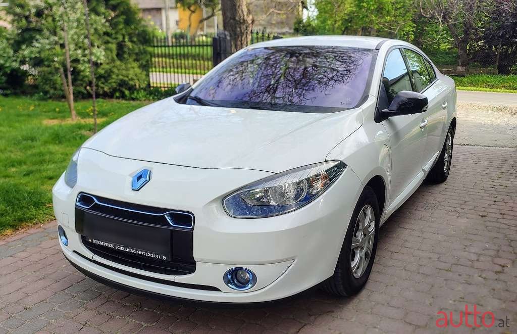 2012' Renault Fluence photo #3