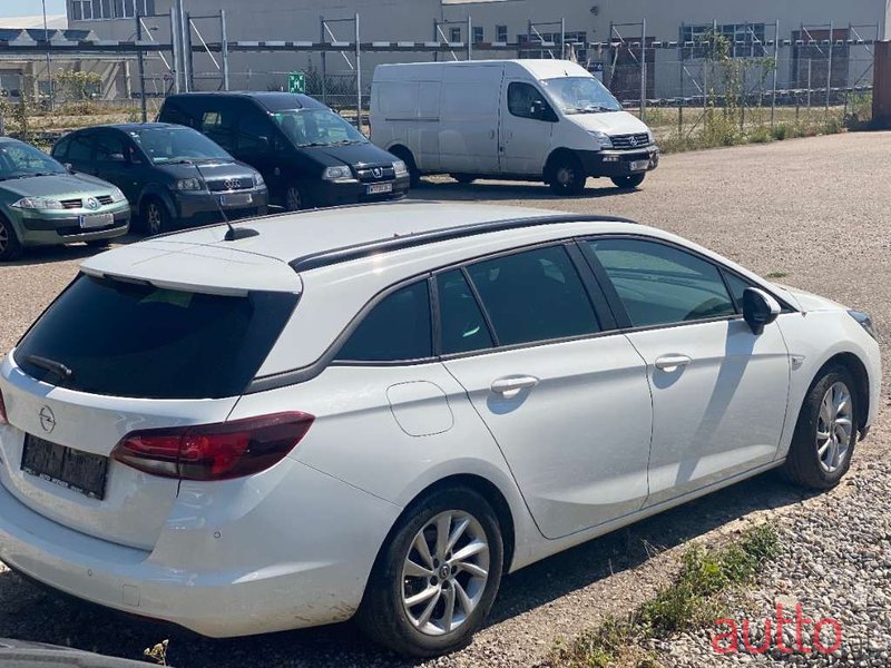 2020' Opel Astra photo #5