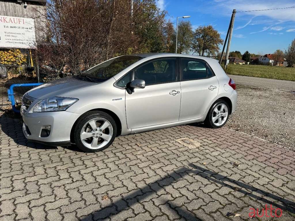 2011' Toyota Auris photo #3