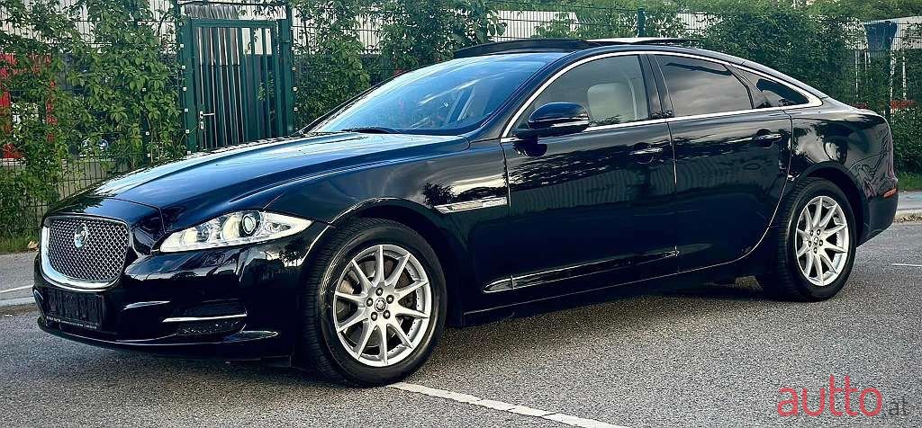 2012' Jaguar XJ photo #2