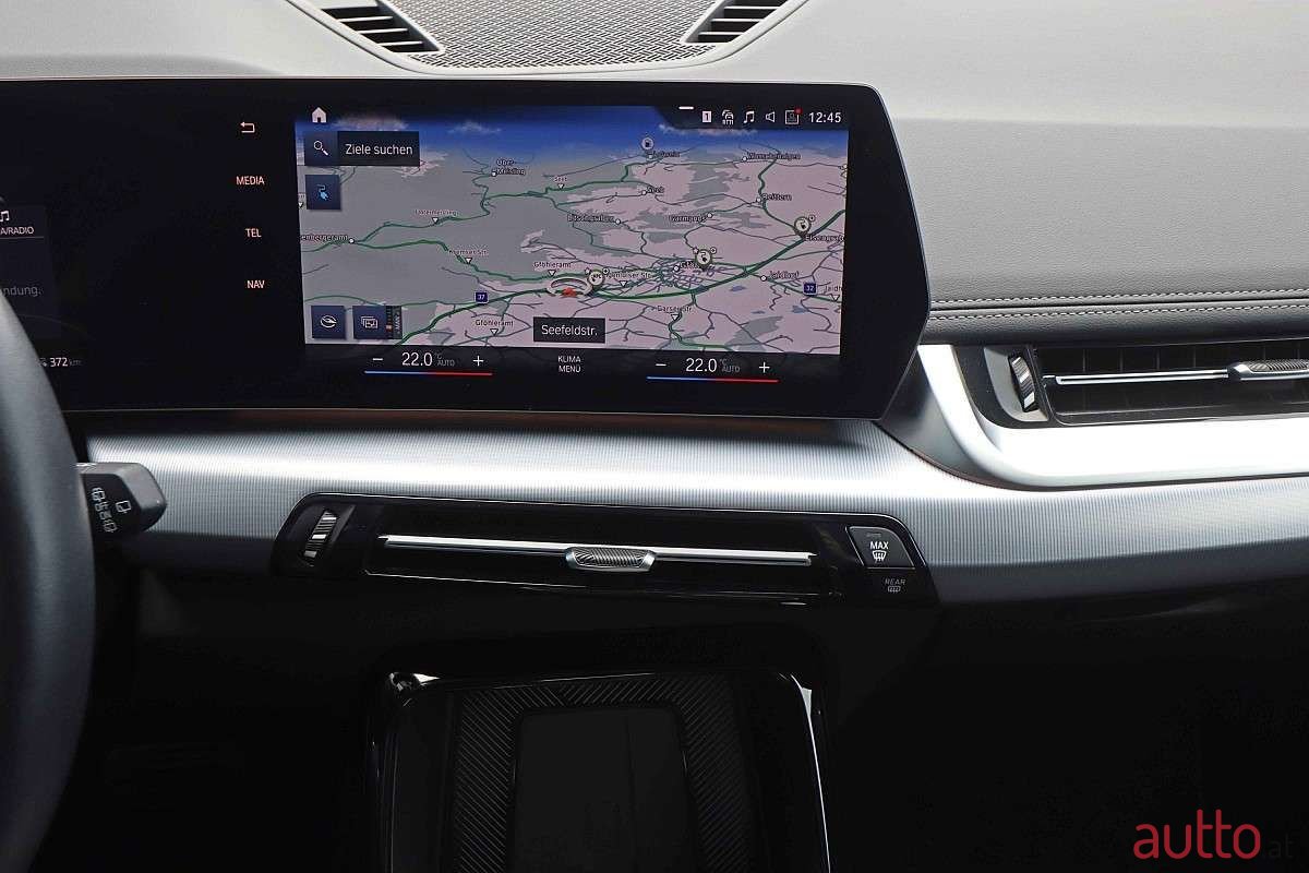 2023' BMW iX1 photo #6