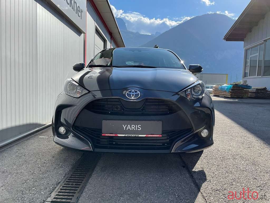 2022' Toyota Yaris photo #5