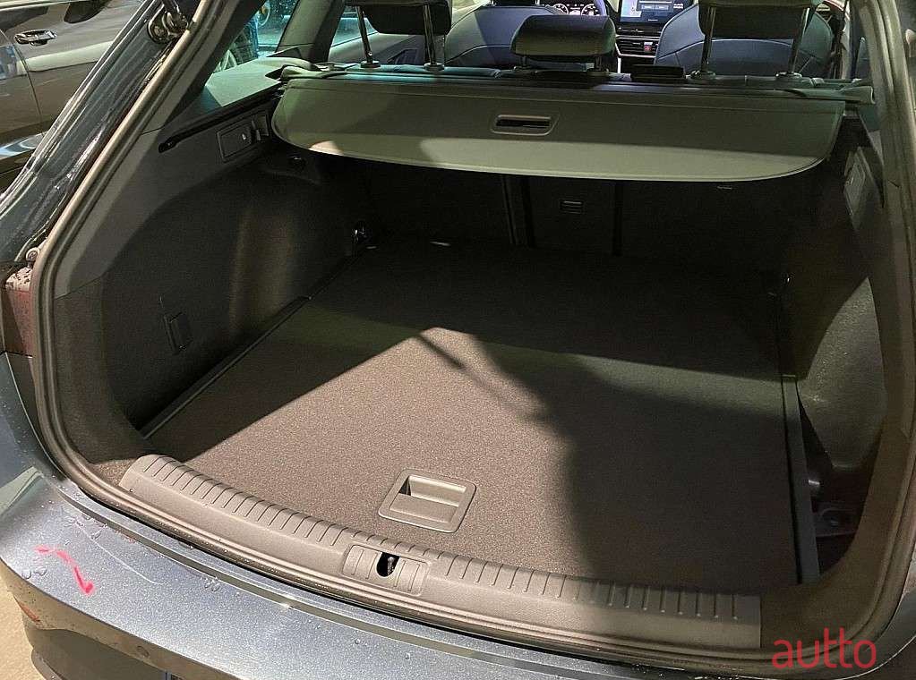 2023' Cupra Leon photo #5