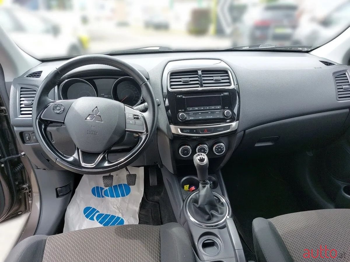 2016' Mitsubishi ASX photo #5