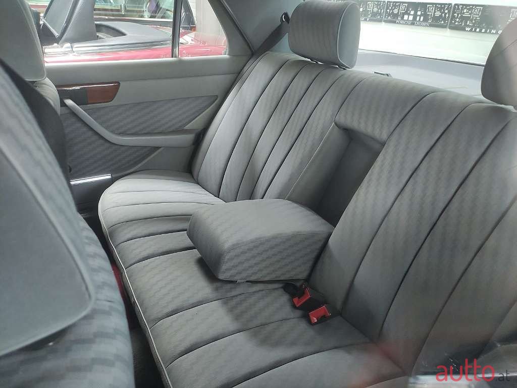 1984' Mercedes-Benz 280 photo #6