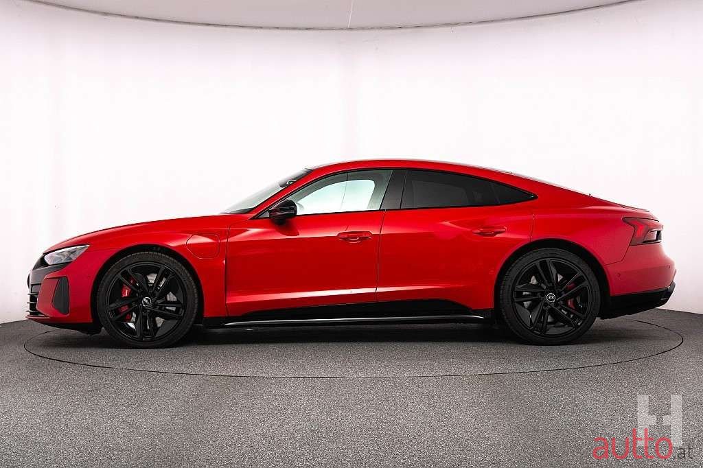 2023' Audi e-tron GT photo #2