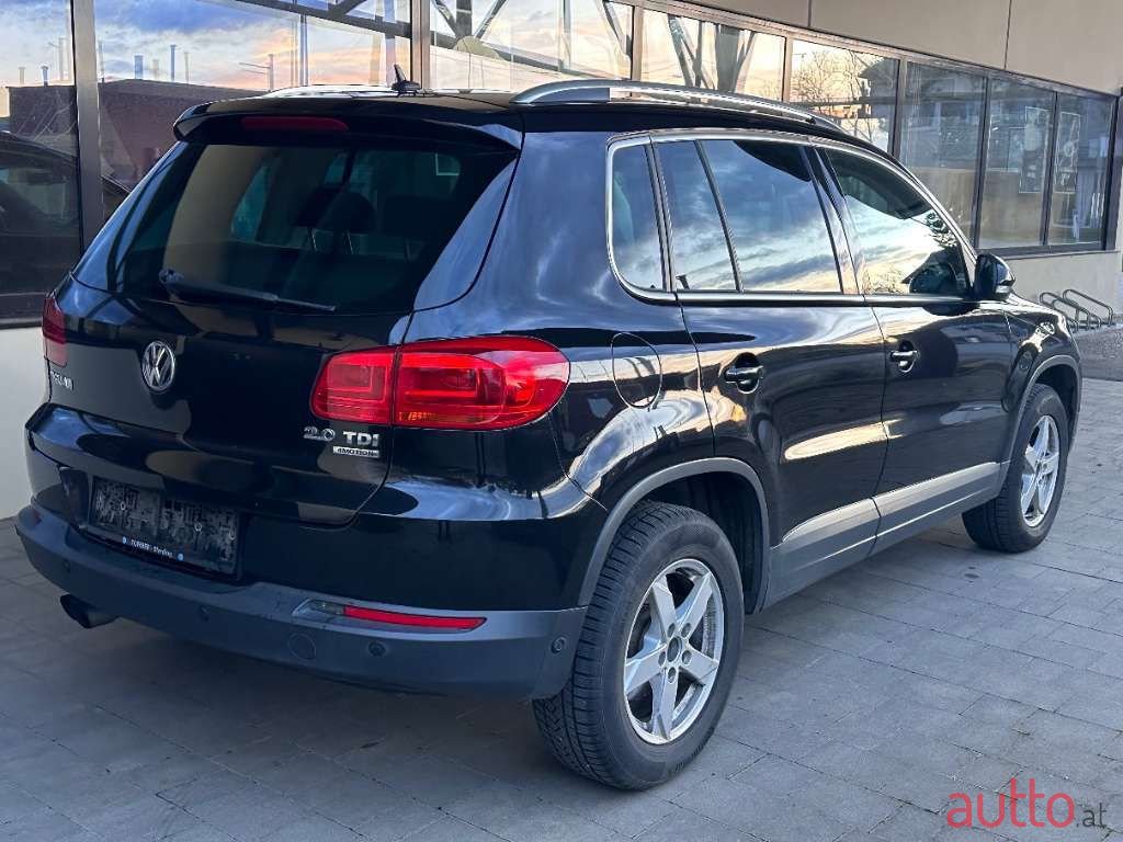 2011' Volkswagen Tiguan photo #3