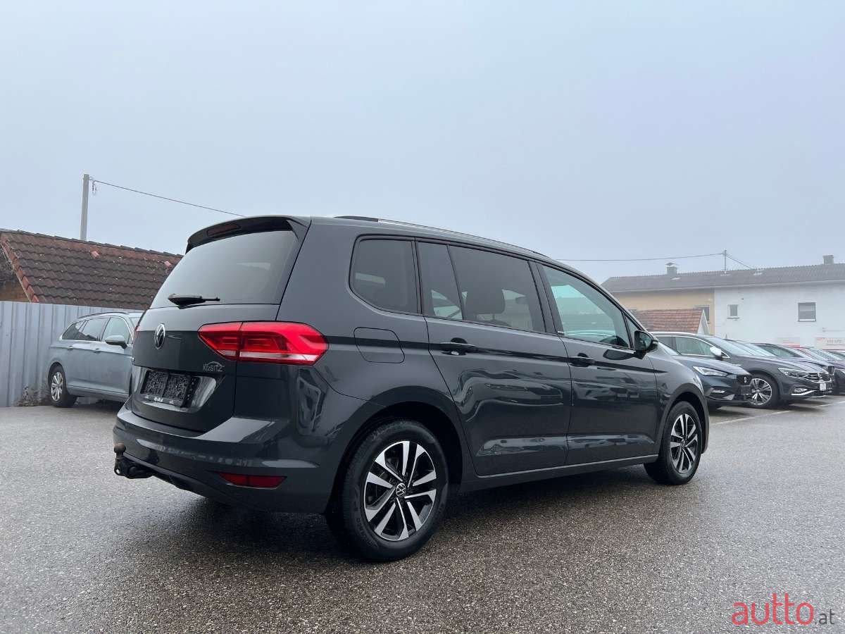 2020' Volkswagen Touran photo #3