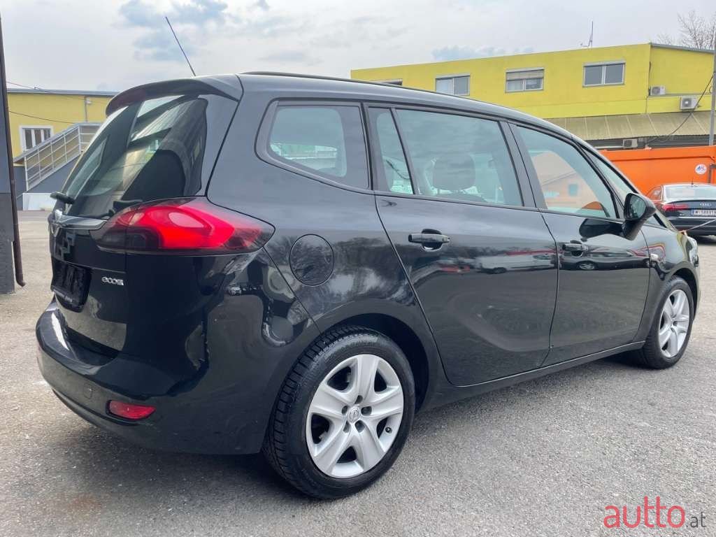 2017' Opel Zafira photo #3