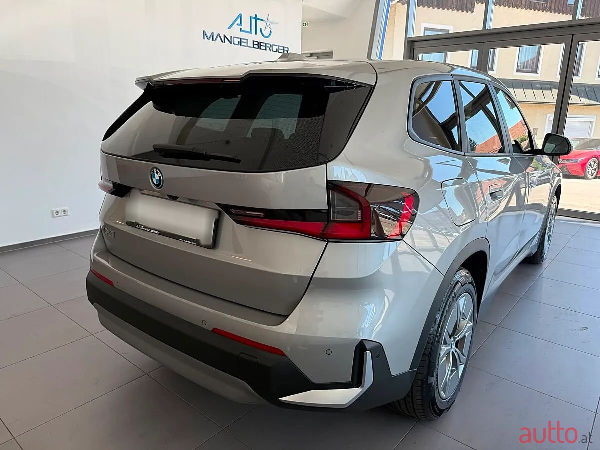2023' BMW iX1 photo #5