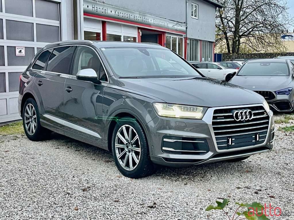 2019' Audi Q7 photo #4