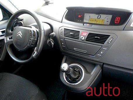 2010' Citroen C4 photo #2