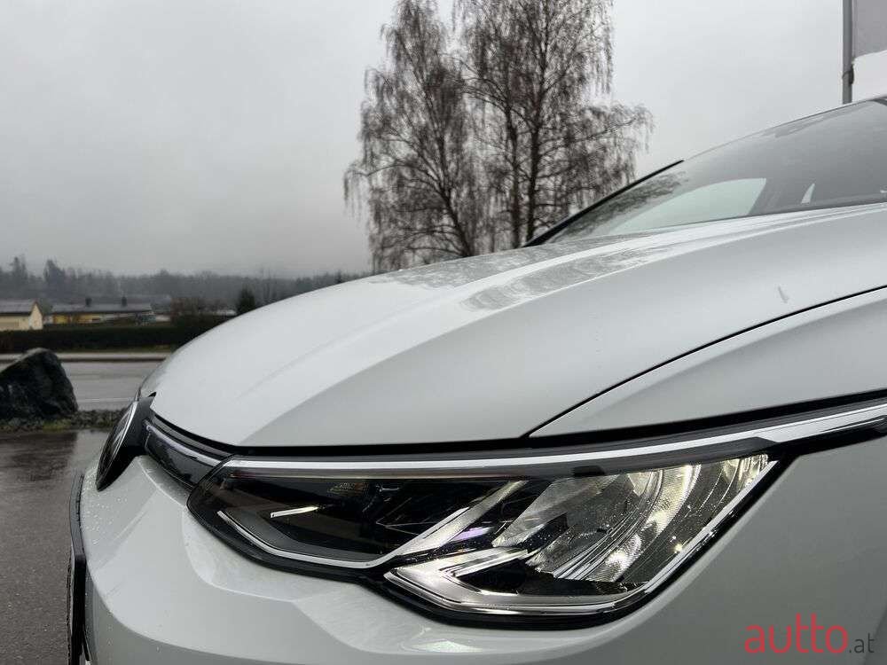 2022' Volkswagen Golf photo #3