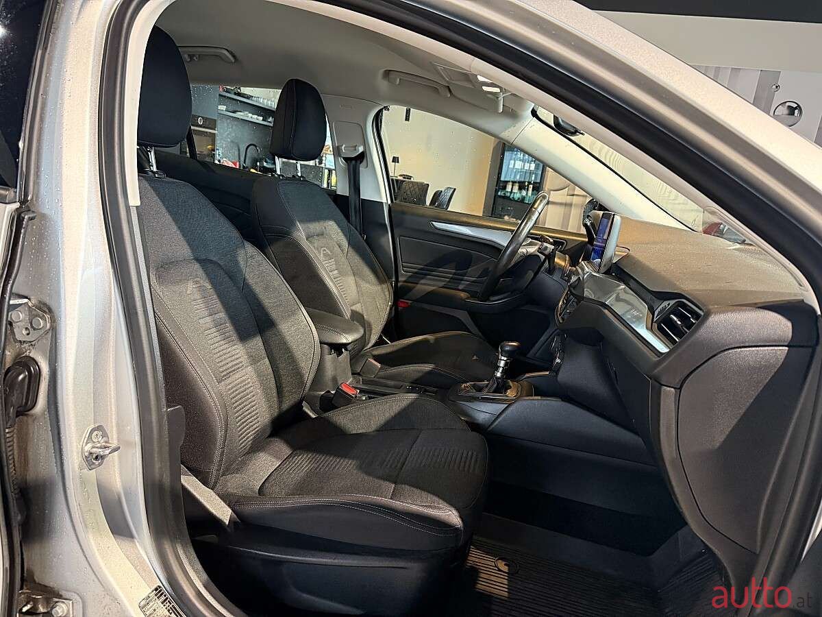 2020' Ford Focus photo #5