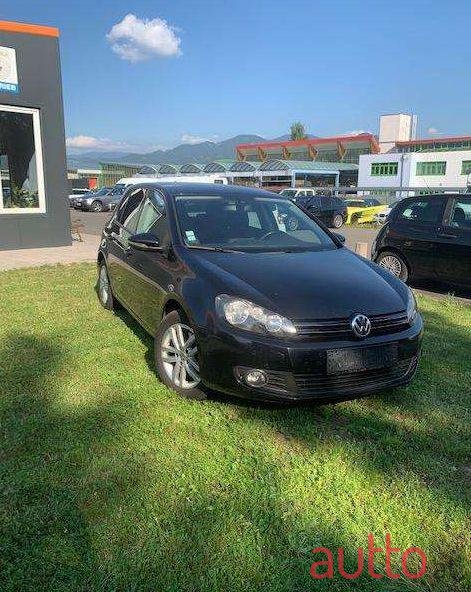 2011' Volkswagen Golf photo #1