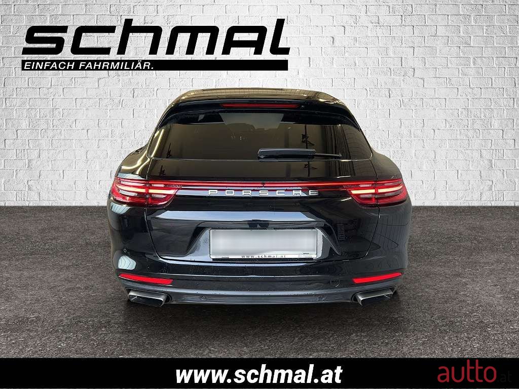 2017' Porsche Panamera photo #5