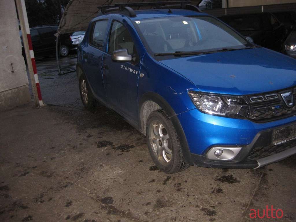 2017' Dacia Sandero photo #2