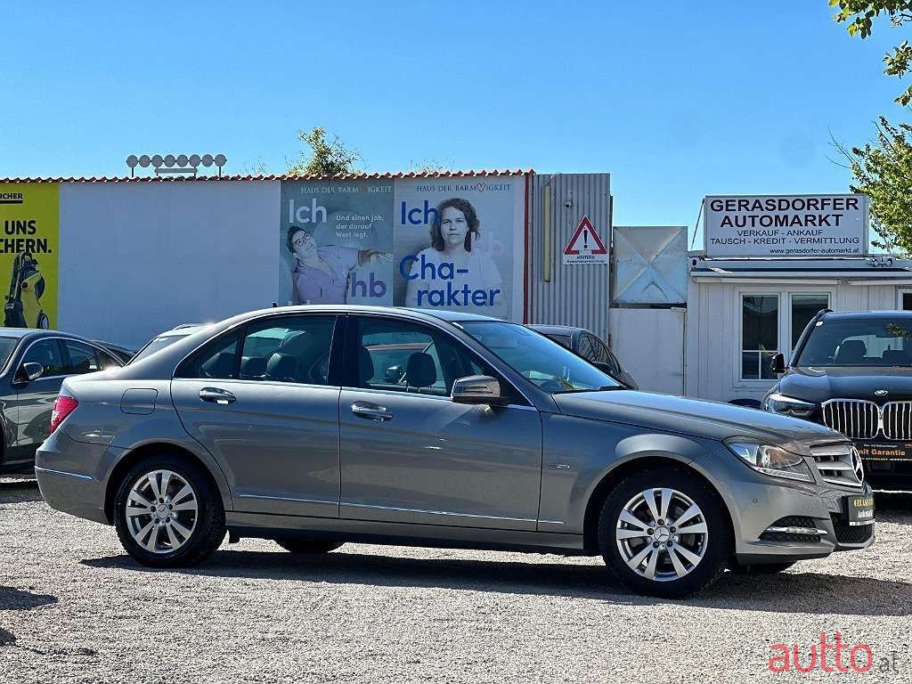 2011' Mercedes-Benz C-Klasse photo #1
