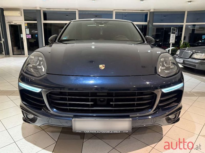 2015' Porsche Cayenne photo #2