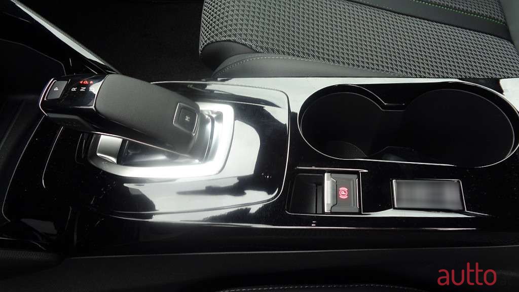 2022' Peugeot 2008 photo #6