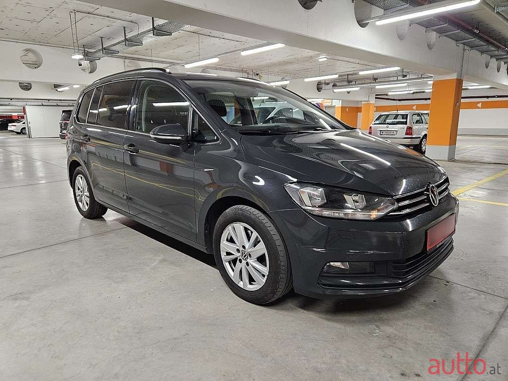2020' Volkswagen Touran photo #2
