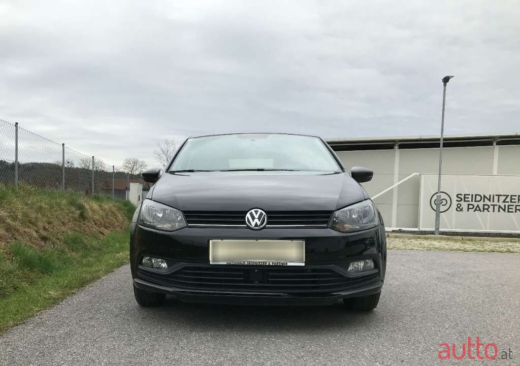 2017' Volkswagen Polo photo #2