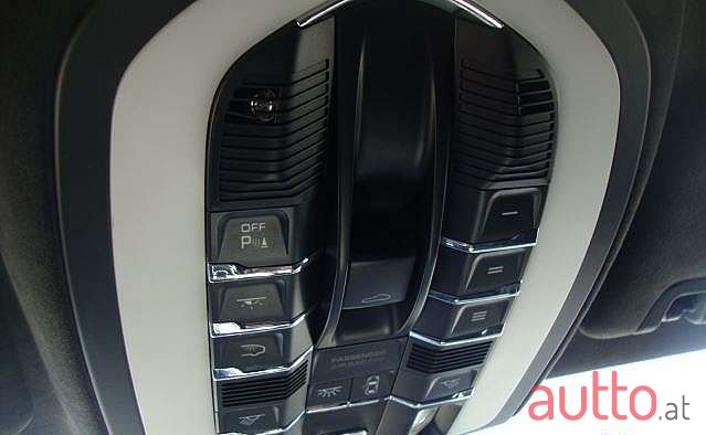 2011' Porsche Panamera photo #5