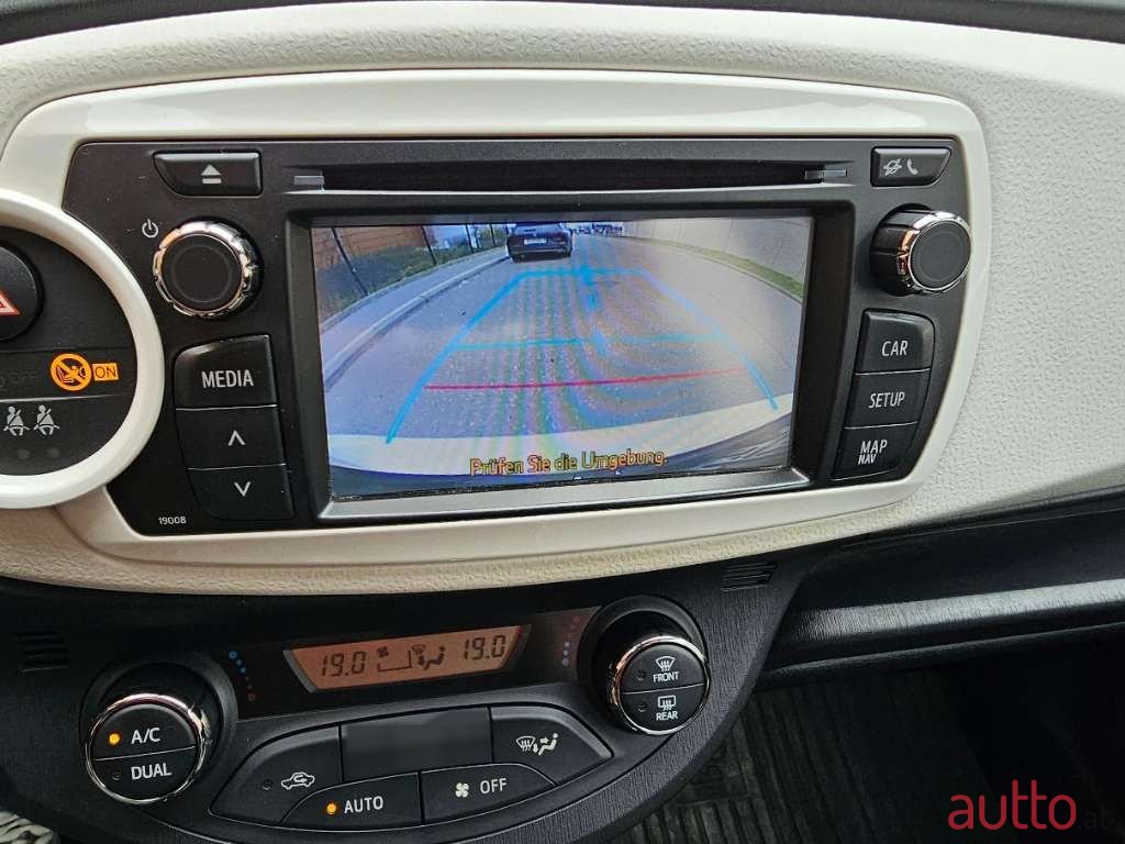 2013' Toyota Yaris photo #5