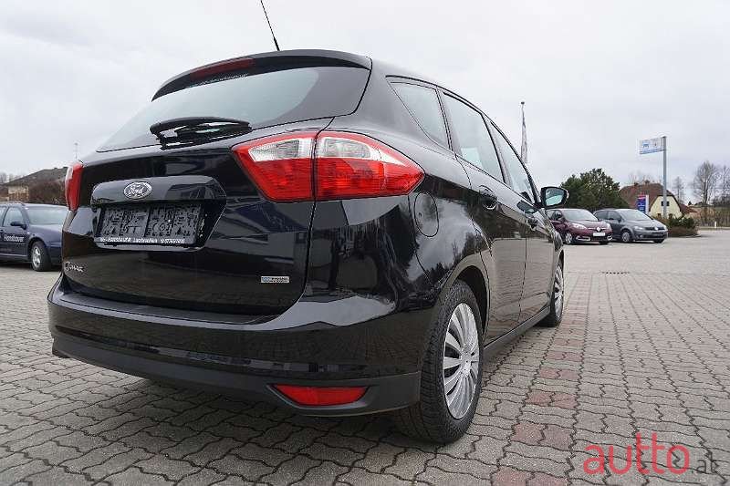 2012' Ford C-MAX photo #4