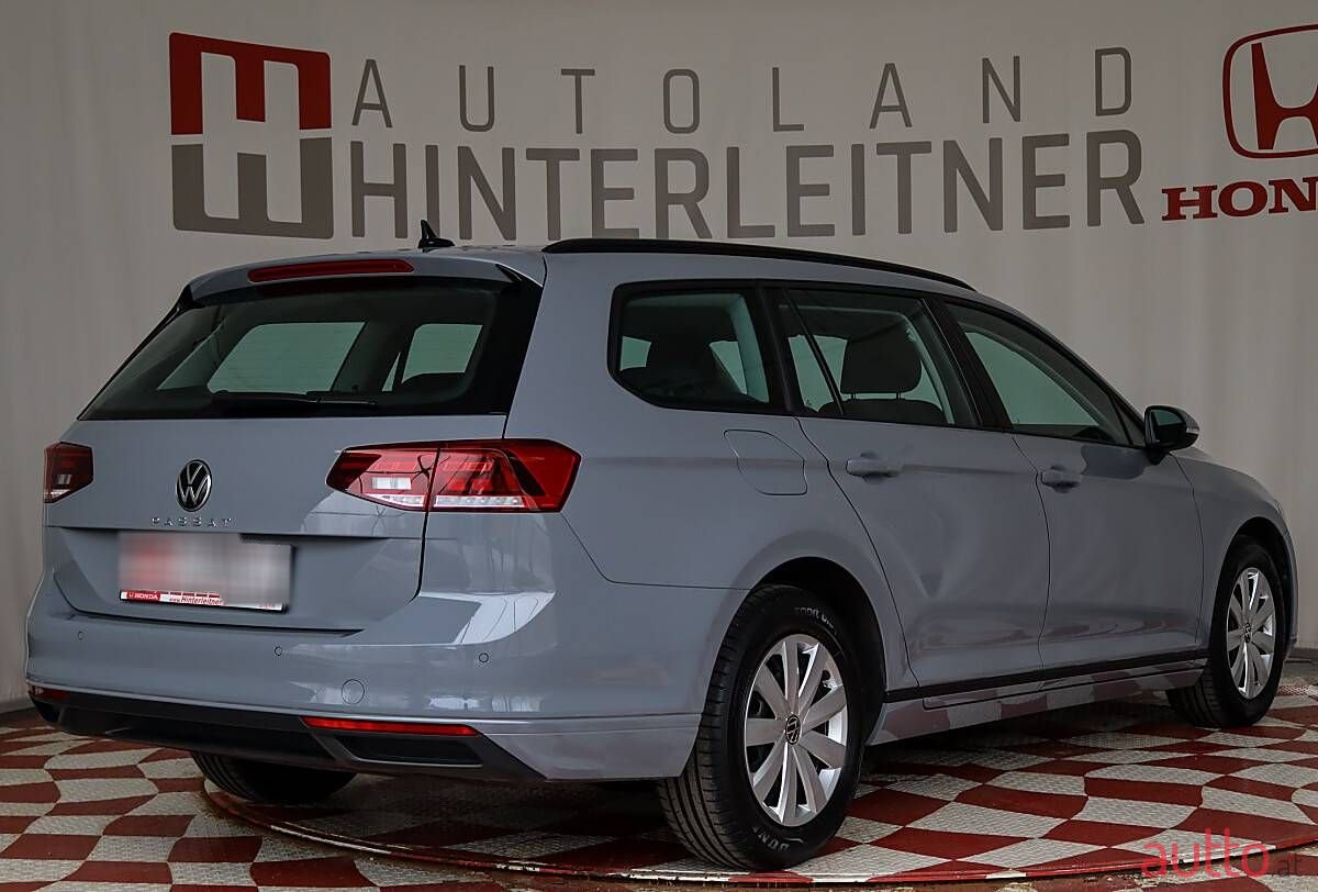 2023' Volkswagen Passat photo #2